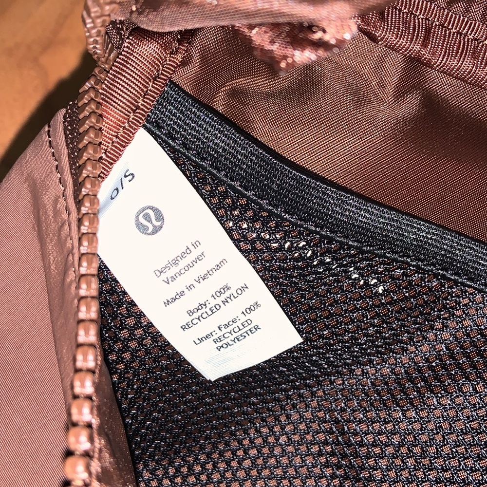 NWT Lululemon Athletica Clean Lines Belt Bag 2L - Picture 13 of 15